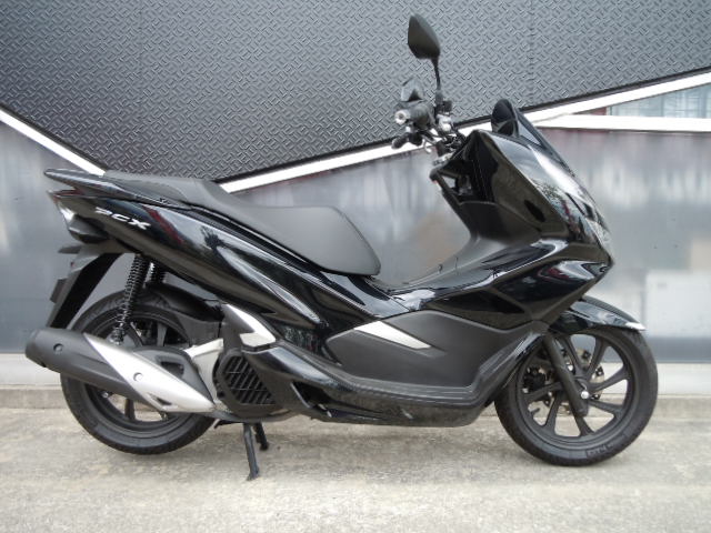 ホンダ Pcx Jf81 ブラック 中古車 バイク ホバークラフト専門店 ルーニー